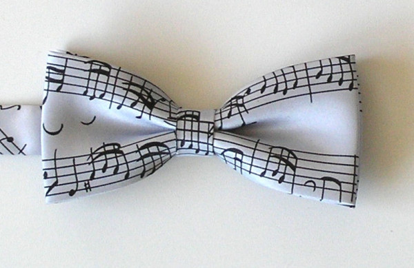 Fliege "Bach Notenschrift" silbergrau
